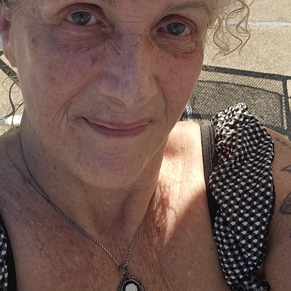 Meet your Posher, Julie - Picture 7 of 8